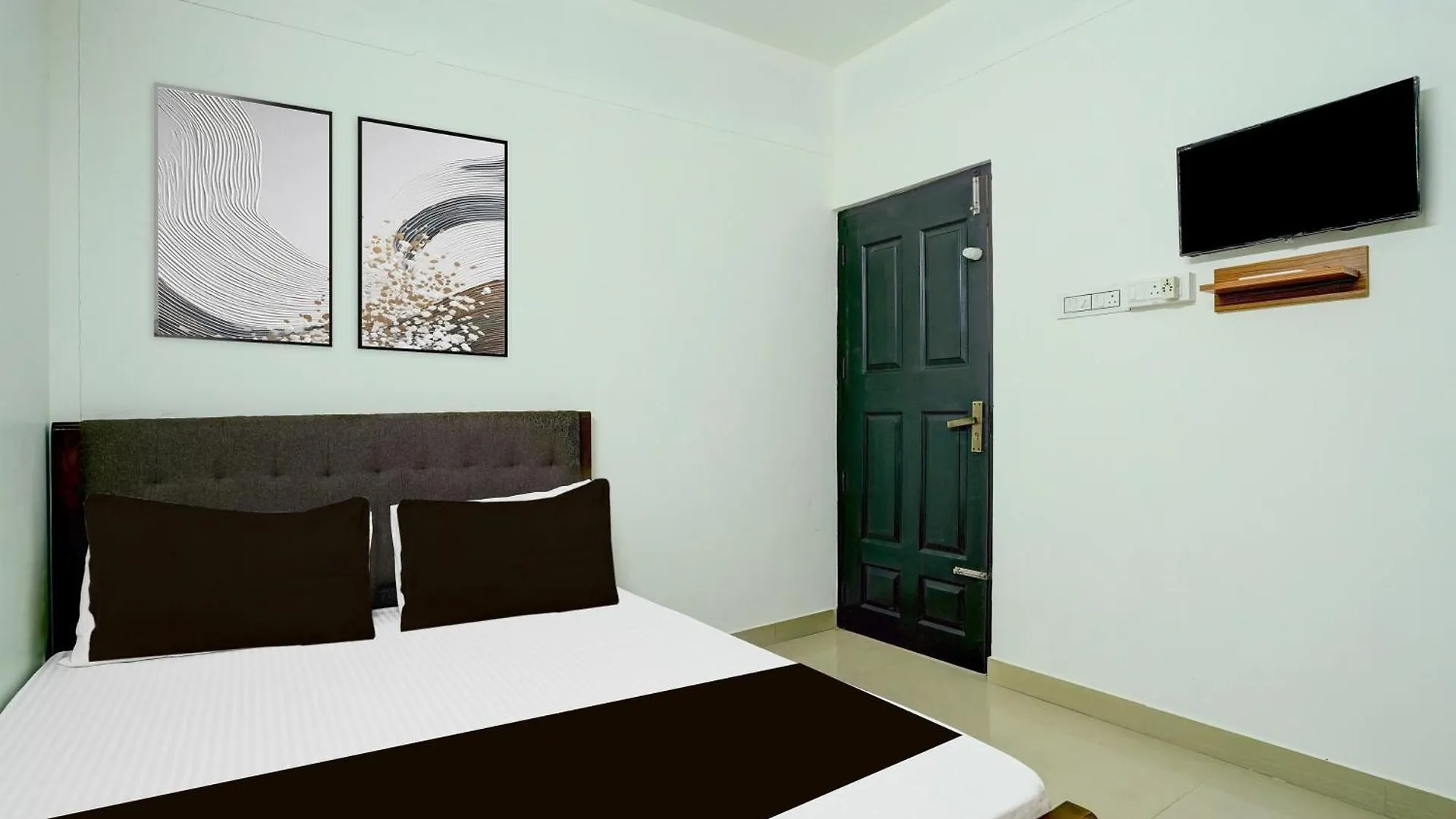 ***  Hotel O Grand Park Residency Kochi Indien