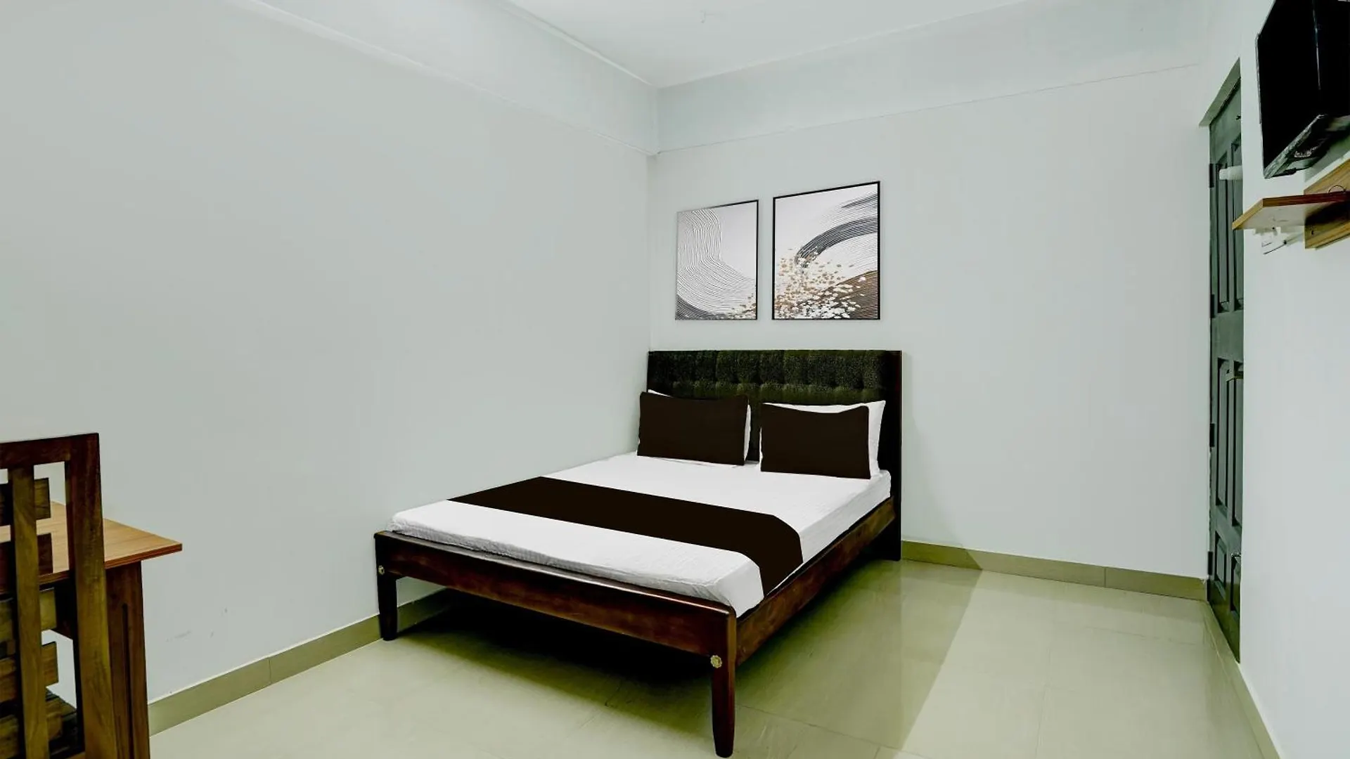 Hotel O Grand Park Residency Kochi